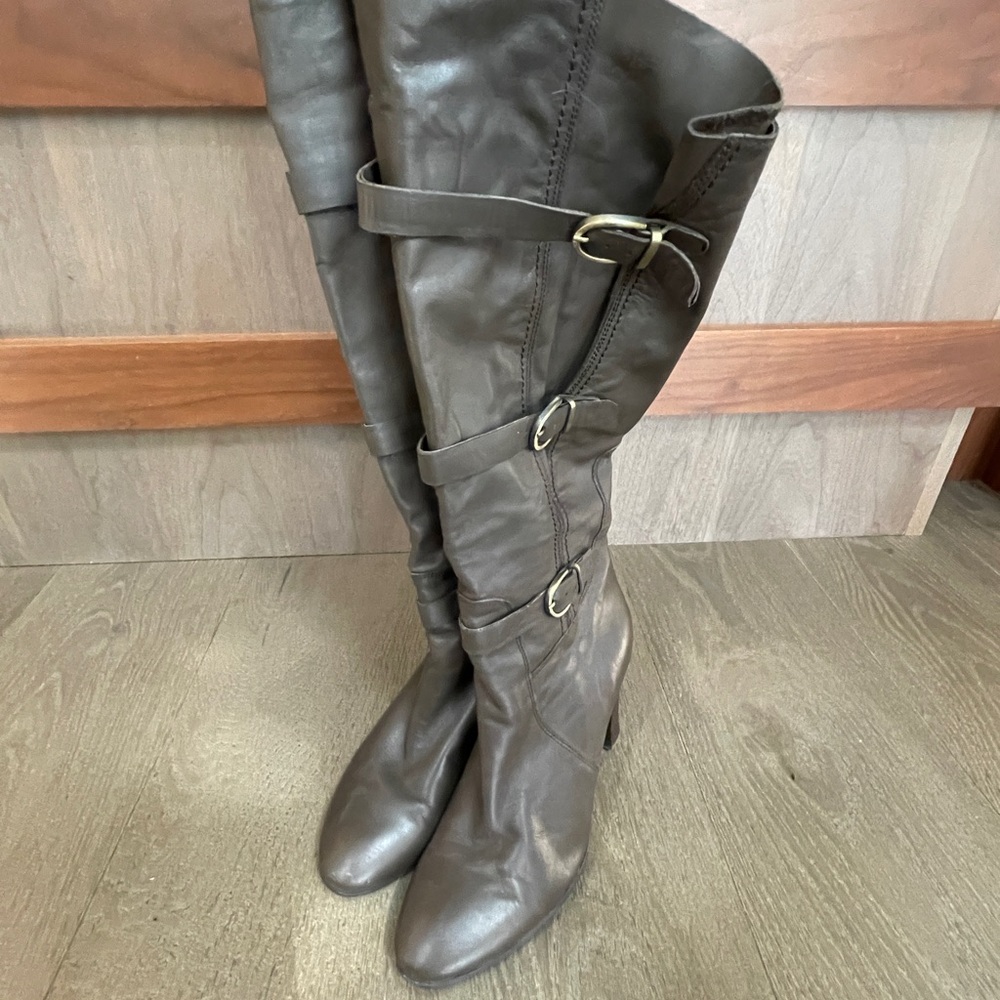 Stylish Grayish Brown Knee-High leather Boots